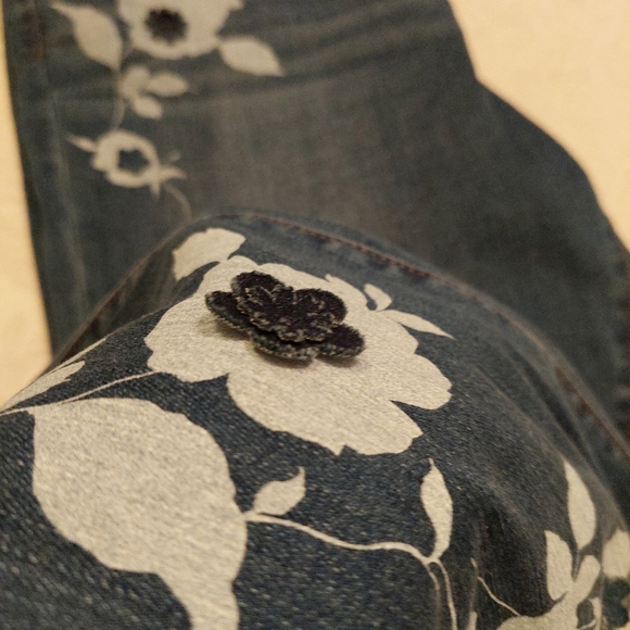 Ann Taylor skinny crop floral print with fabric flowers denim jeans. Size 18 - Picture 3 of 10